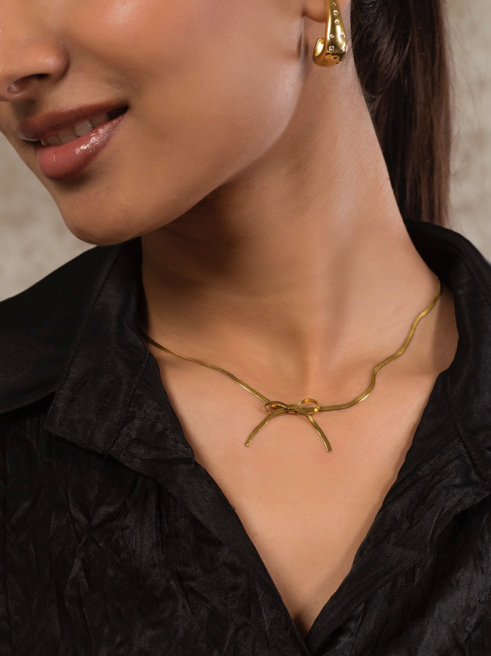 The Bow Necklace