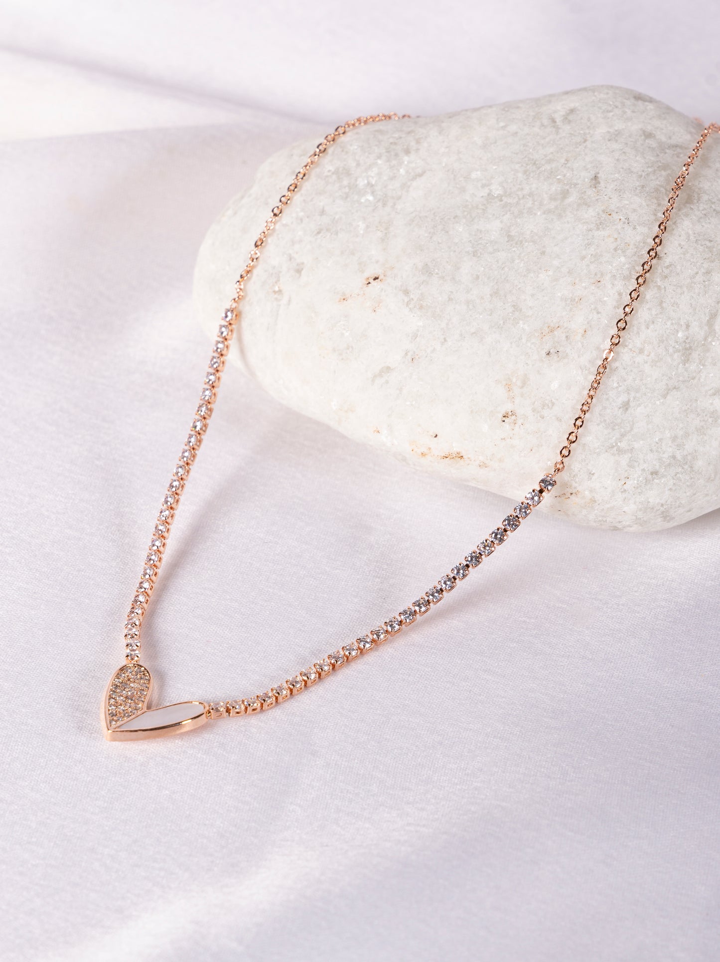 Amour mother pearl necklace